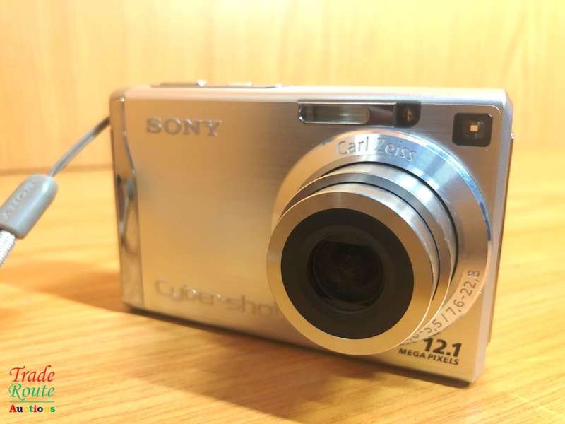 Sony Cyber-shot DSC-W200, 12.1 Megapixel, 3x Optical/2x Digital Zoom, Digital Camera