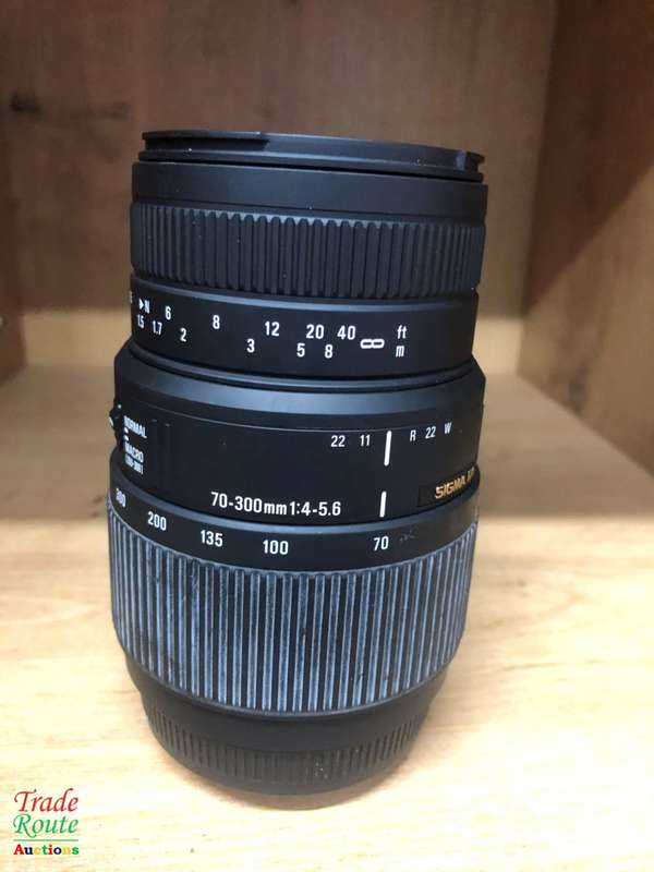 SIGMA DG 70-300mm Telephoto Zoom Lens for SONY / MINOLTA DSLR CAMERAS