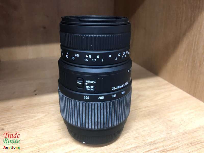 SIGMA DG 70-300mm Telephoto Zoom Lens for SONY / MINOLTA DSLR CAMERAS