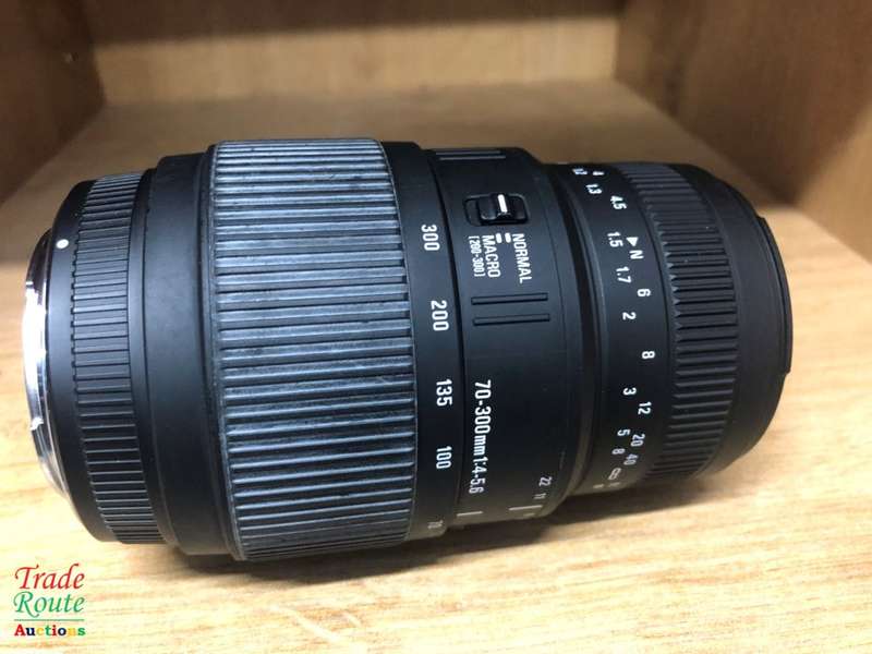 SIGMA DG 70-300mm Telephoto Zoom Lens for SONY / MINOLTA DSLR CAMERAS