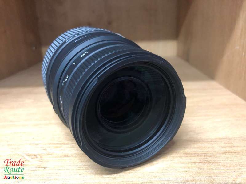 SIGMA DG 70-300mm Telephoto Zoom Lens for SONY / MINOLTA DSLR CAMERAS