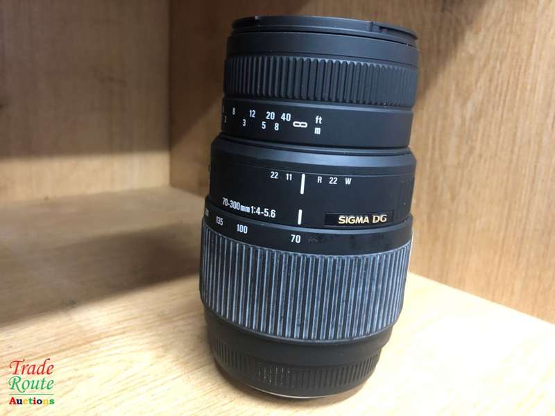 SIGMA DG 70-300mm Telephoto Zoom Lens for SONY / MINOLTA DSLR CAMERAS