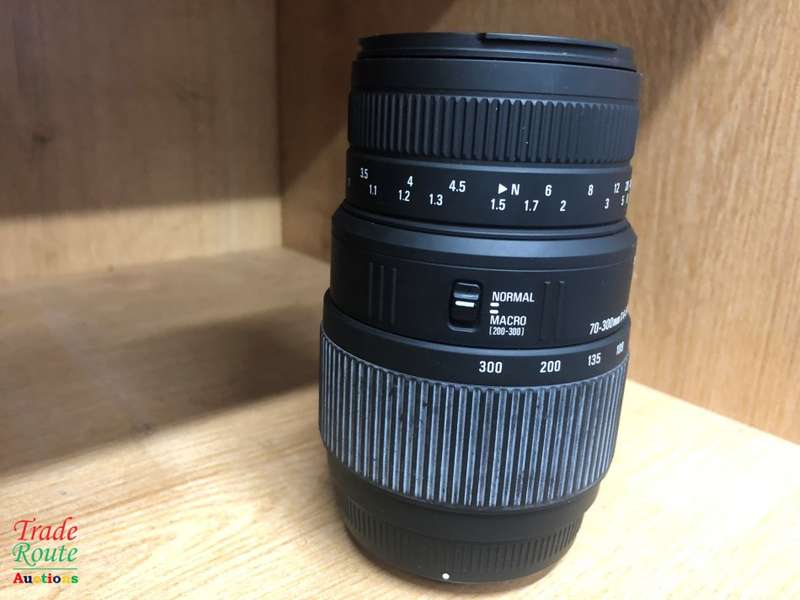 SIGMA DG 70-300mm Telephoto Zoom Lens for SONY / MINOLTA DSLR CAMERAS