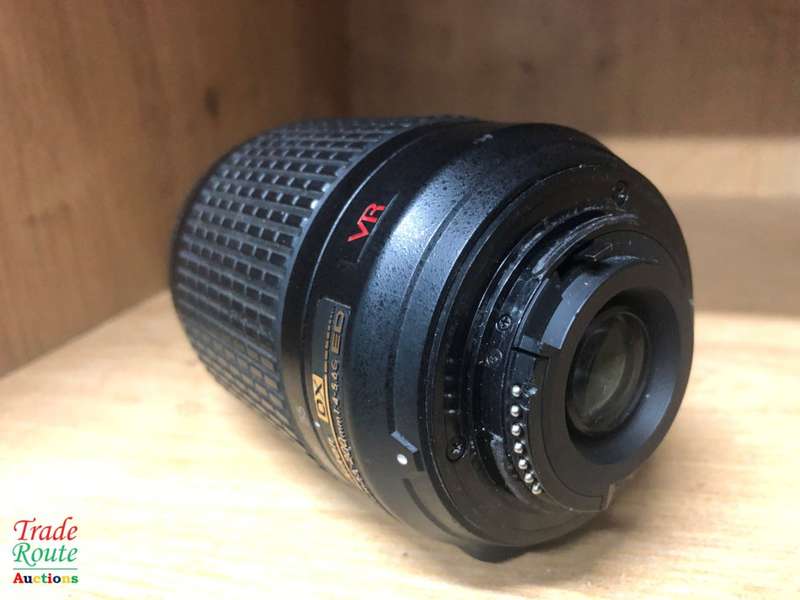 Nikon AF-S NIKKOR 55-200mm VR [ VIBRATION REDUCTION ] LENS