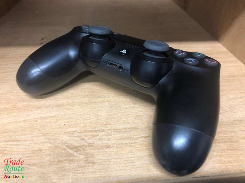 V2 BLACK - PS4 DUALSHOCK 4 Wireless Controller - for the PlayStation 4