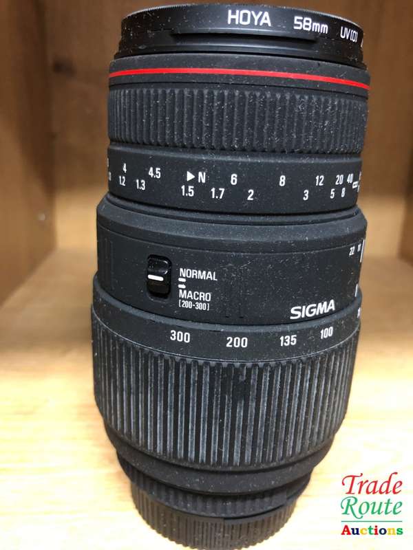 Sigma 70-300mm D 1: 4-5.6 Telephoto Zoom Lens for Nikon DSLR Cameras