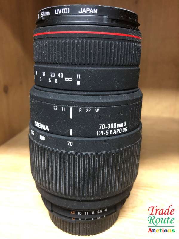 Sigma 70-300mm D 1: 4-5.6 Telephoto Zoom Lens for Nikon DSLR Cameras