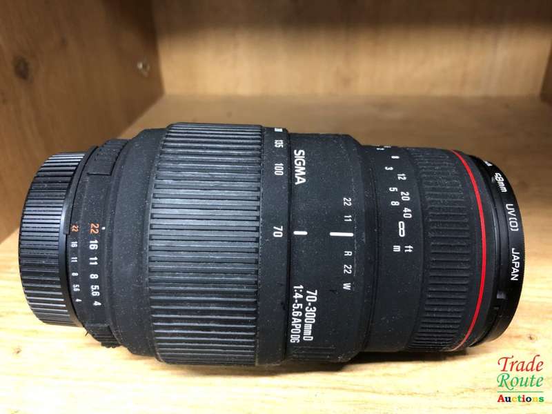 Sigma 70-300mm D 1: 4-5.6 Telephoto Zoom Lens for Nikon DSLR Cameras