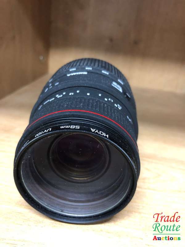Sigma 70-300mm D 1: 4-5.6 Telephoto Zoom Lens for Nikon DSLR Cameras