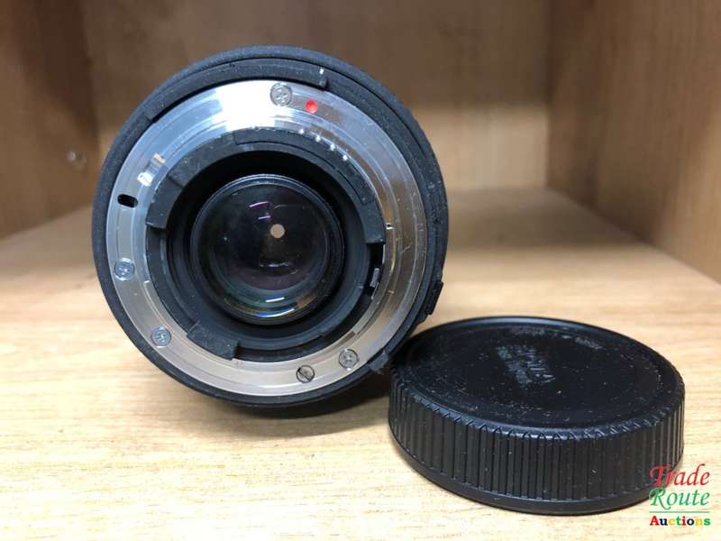 Sigma 70-300mm D 1: 4-5.6 Telephoto Zoom Lens for Nikon DSLR Cameras