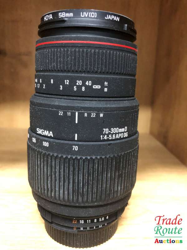 Sigma 70-300mm D 1: 4-5.6 Telephoto Zoom Lens for Nikon DSLR Cameras