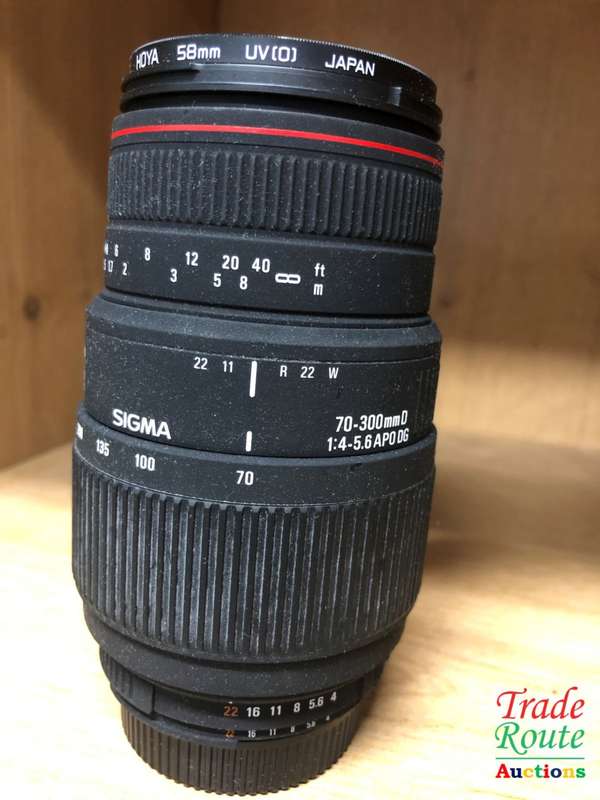 Sigma 70-300mm D 1: 4-5.6 Telephoto Zoom Lens for Nikon DSLR Cameras