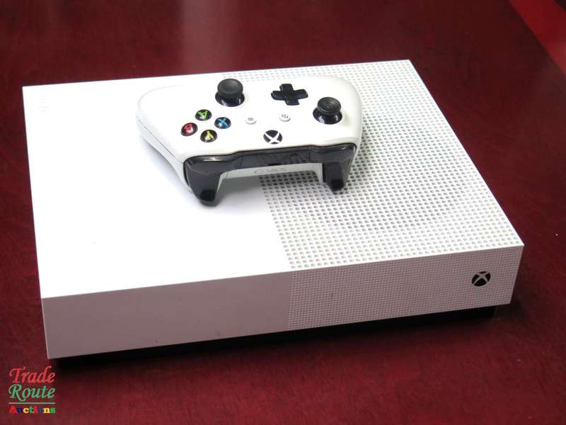 Xbox One S All-Digital Edition (WHITE) 1TB + 1 Controller (WHITE)