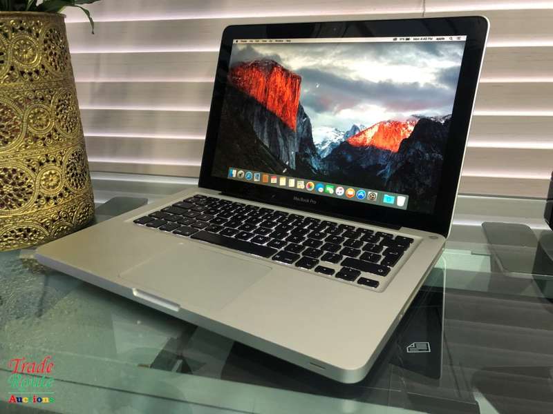 MacBook Pro 13.3-inch | Core 2 DUO 2.4GHz | 4GB RAM | 275GB SSD | Nvidia GeForce Graphics