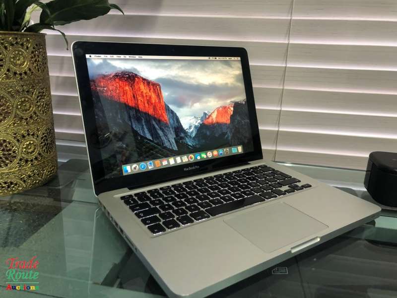 MacBook Pro 13.3-inch | Core 2 DUO 2.4GHz | 4GB RAM | 275GB SSD | Nvidia GeForce Graphics