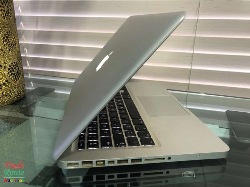 MacBook Pro 13.3-inch | Core 2 DUO 2.4GHz | 4GB RAM | 275GB SSD | Nvidia GeForce Graphics