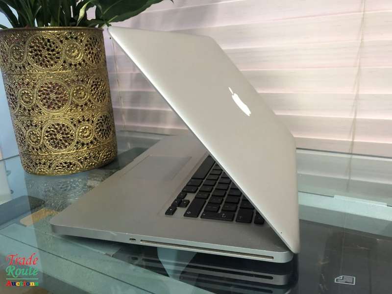 Apple MacBook Pro 15.4-inch | Core i5 2.53GHz | 4GB DDR3  | 500GB HDD *** GENUINE APPLE ***