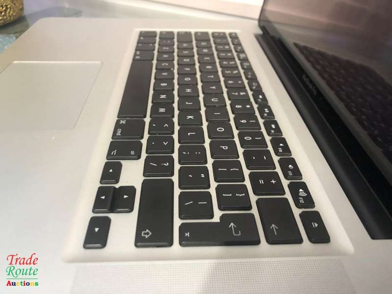 Apple MacBook Pro 15.4-inch | Core i5 2.53GHz | 4GB DDR3  | 500GB HDD *** GENUINE APPLE ***