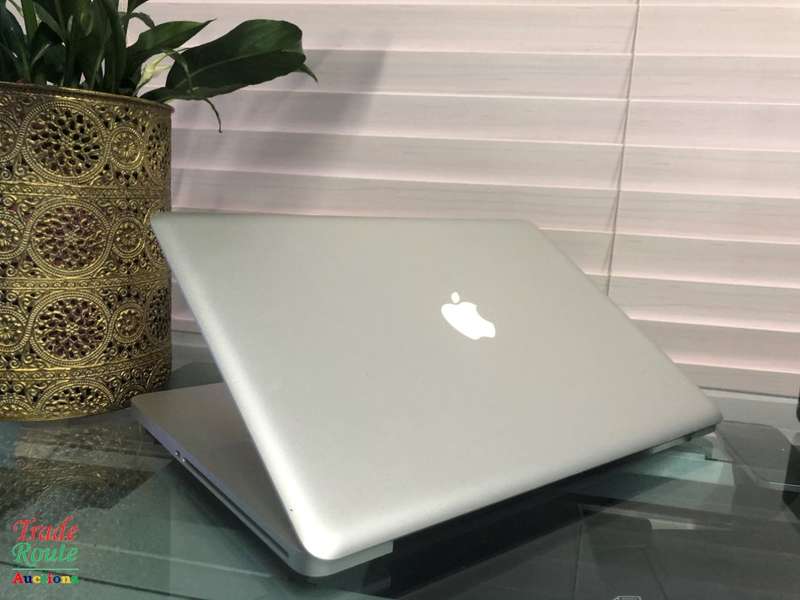 Apple MacBook Pro 15.4-inch | Core i5 2.53GHz | 4GB DDR3  | 500GB HDD *** GENUINE APPLE ***