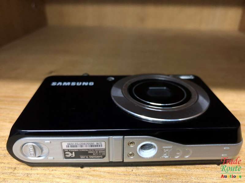 Samsung TL205 12.2-megapixel dual-LCD digital camera with 3X optical zoom - Black & Silver