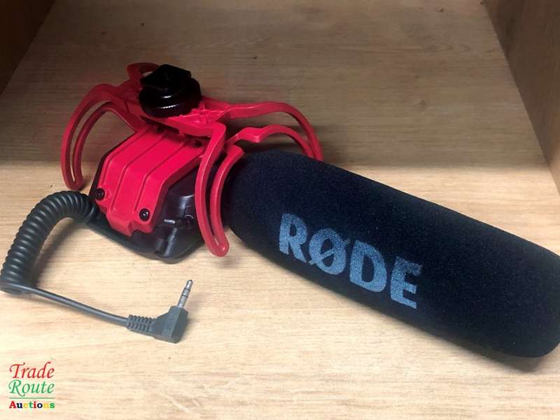 Rode Videomic Shotgun Microphone with Rycote Lyre Mount (Model: VIDEOMICR)