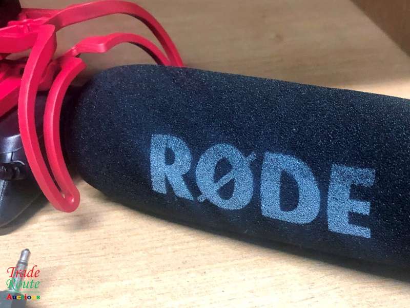 Rode Videomic Shotgun Microphone with Rycote Lyre Mount (Model: VIDEOMICR)