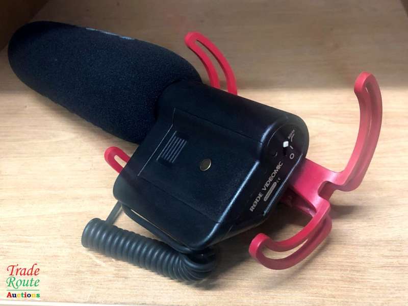 Rode Videomic Shotgun Microphone with Rycote Lyre Mount (Model: VIDEOMICR)