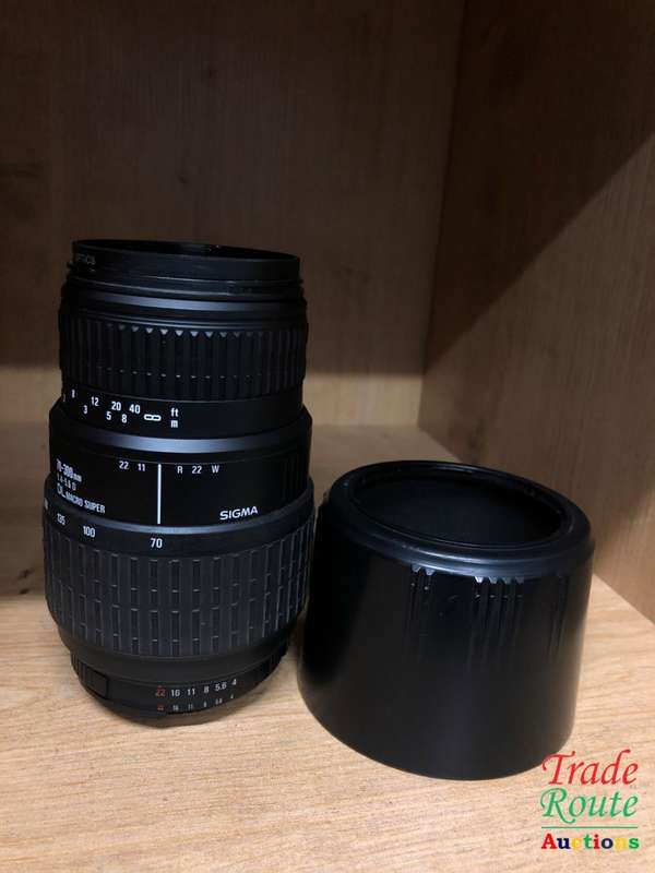 SIGMA 70-300mm DL Macro Super Telephoto Zoom Lens FOR NIKON CAMERAS