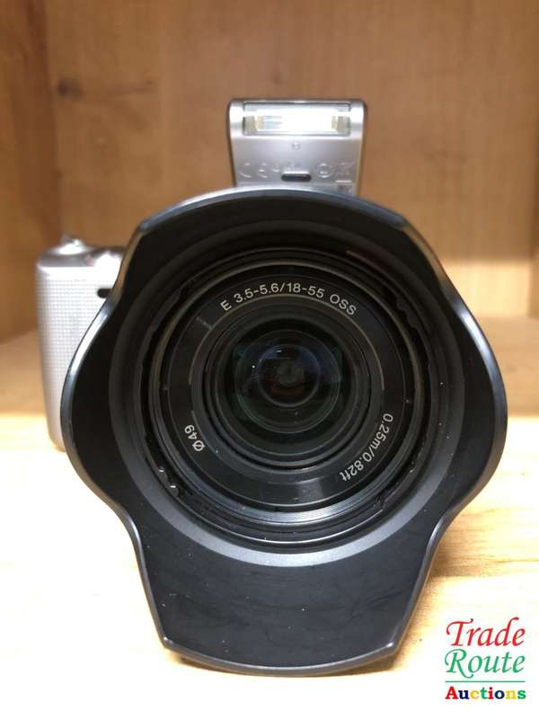 SONY NEX-5 14.2MP with 18-55 OSS Lens E-MOUNT Digital Camera Kit with Flash