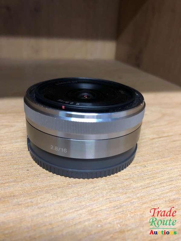 Sony SEL16F28 16mm f/2.8 Wide-Angle Lens for NEX Series Cameras ( E-MOUNT )