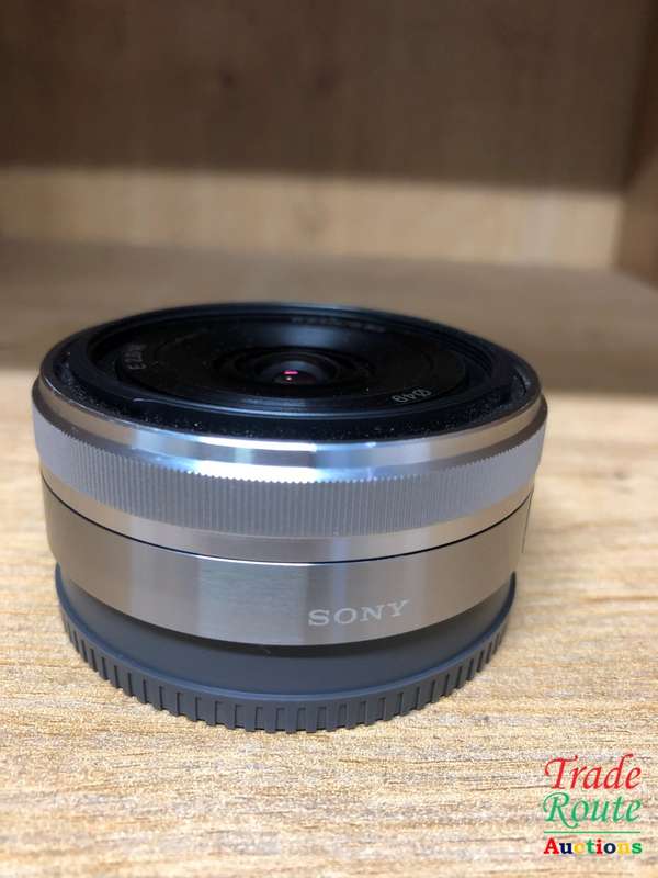 Sony SEL16F28 16mm f/2.8 Wide-Angle Lens for NEX Series Cameras ( E-MOUNT )