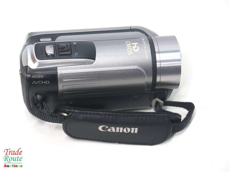 Canon LEGRIA HF R106  High Definition Camcorder  - FULL HD 1920 x 1080