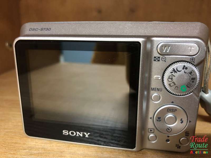 Sony CyberShot DSC - S730 Digital Camera - Silver (7.2MP, 3x Optical Zoom) 2.4" LCD