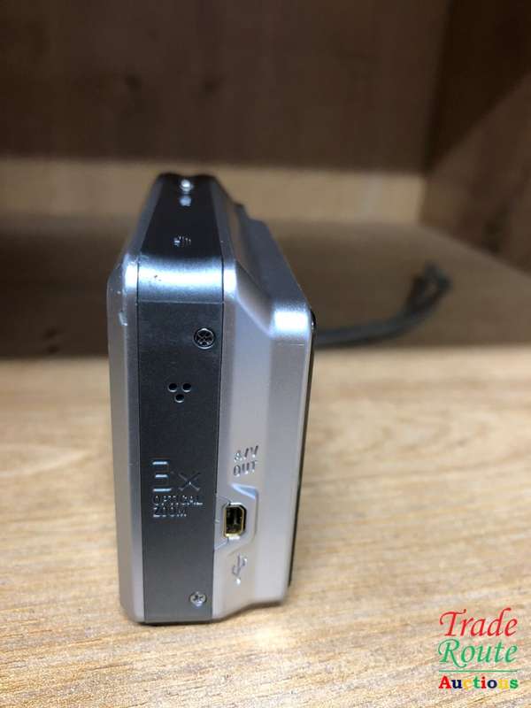 Sony CyberShot DSC - S730 Digital Camera - Silver (7.2MP, 3x Optical Zoom) 2.4" LCD