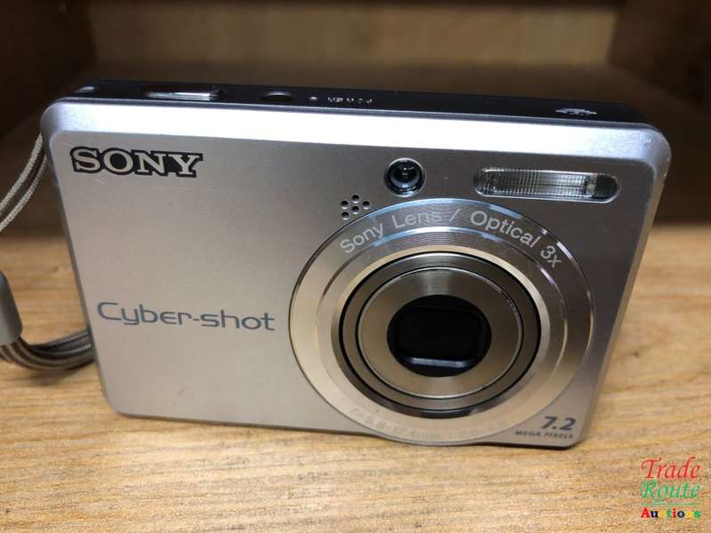 Sony CyberShot DSC - S730 Digital Camera - Silver (7.2MP, 3x Optical Zoom) 2.4" LCD