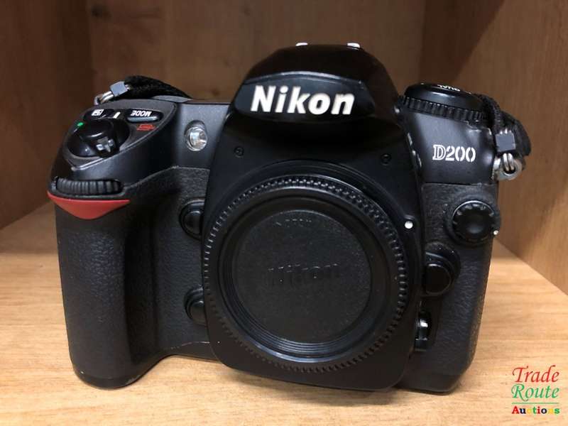 Nikon D200 PROFESSIONAL Digital SLR Camera Body ONLY