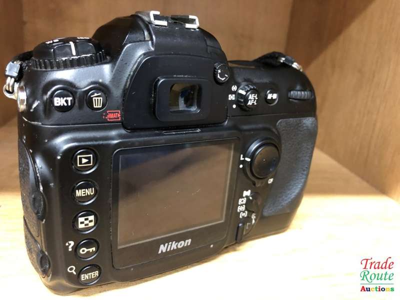 Nikon D200 PROFESSIONAL Digital SLR Camera Body ONLY