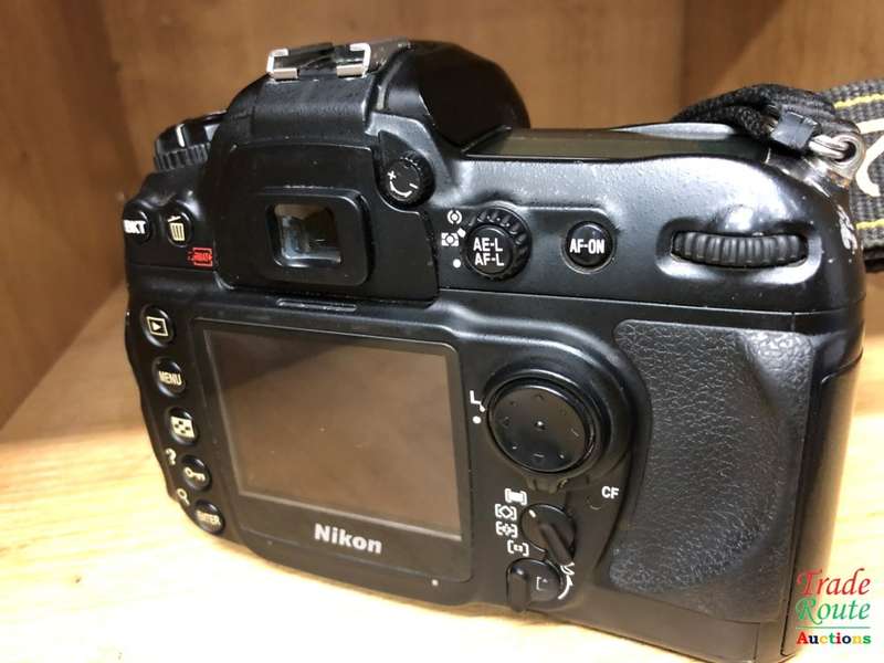 Nikon D200 PROFESSIONAL Digital SLR Camera Body ONLY