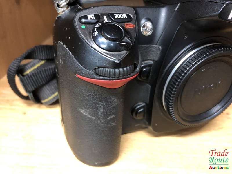Nikon D200 PROFESSIONAL Digital SLR Camera Body ONLY