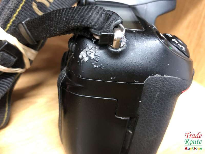 Nikon D200 PROFESSIONAL Digital SLR Camera Body ONLY