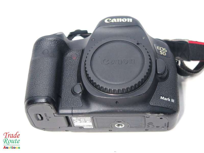 Canon EOS 5D Mark iii 22.3 MP Full Frame CMOS Digital SLR Camera (Body only) - Canon 5D Mark 3