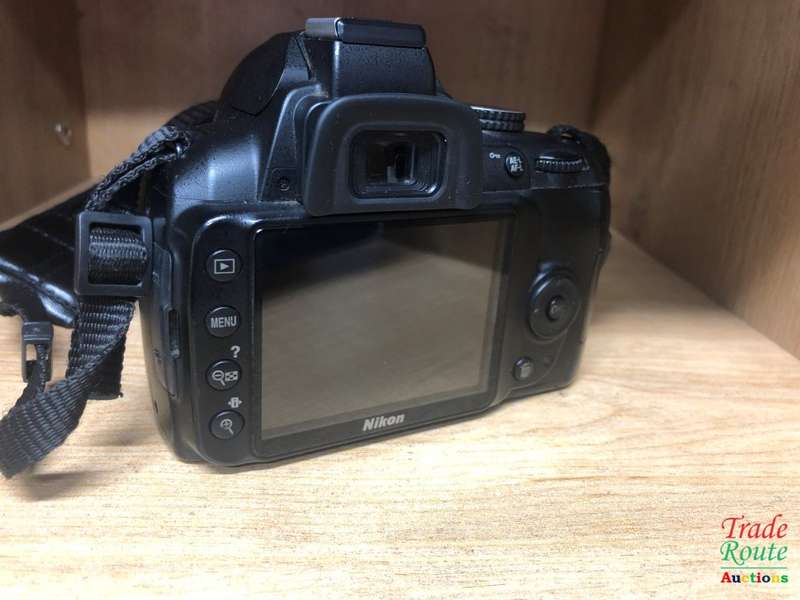 NIKON D3000 DSLR CAMERA CAMERA KIT WITH NIKKOR 18-55 VR LENS