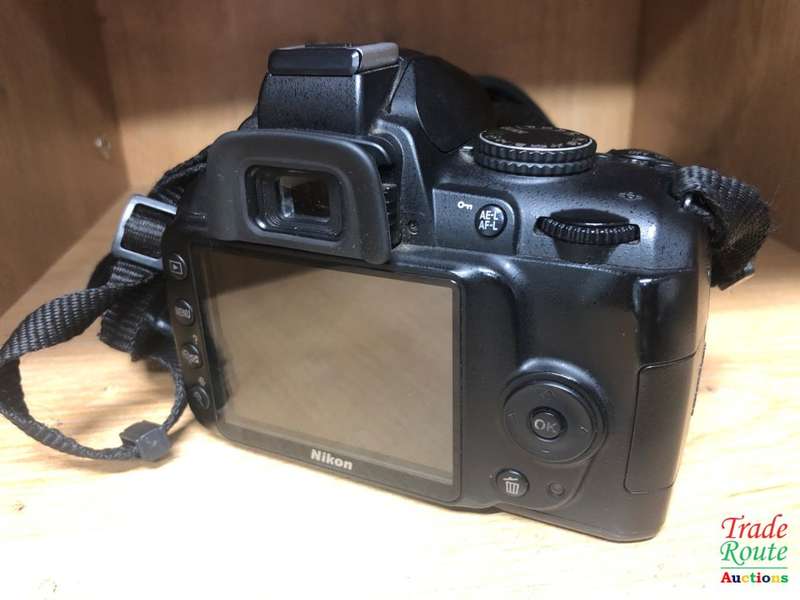 NIKON D3000 DSLR CAMERA CAMERA KIT WITH NIKKOR 18-55 VR LENS