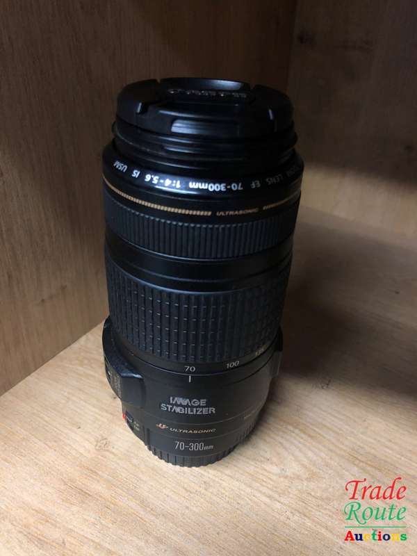 Canon EF 70-300mm IS USM ZOOM LENS - Can be used with Full Frame Cameras