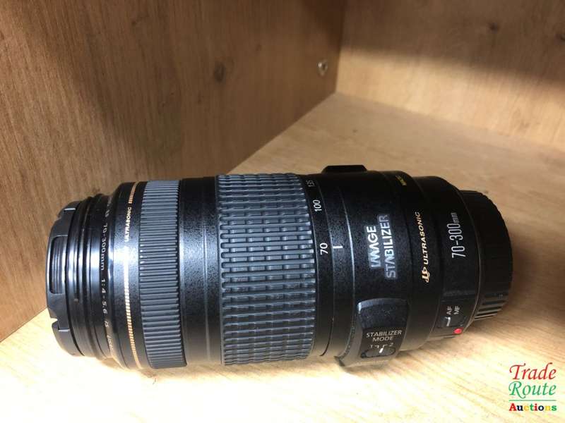 Canon EF 70-300mm IS USM ZOOM LENS - Can be used with Full Frame Cameras