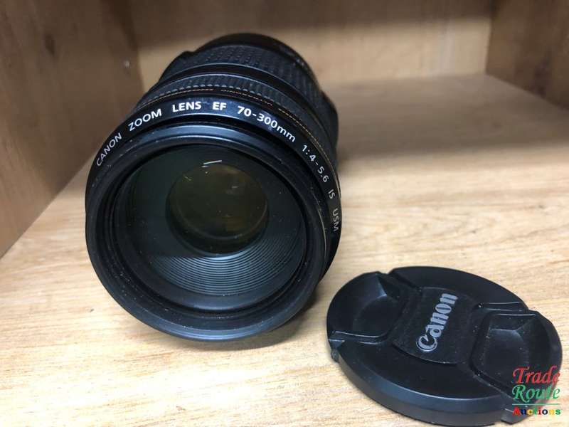 Canon EF 70-300mm IS USM ZOOM LENS - Can be used with Full Frame Cameras