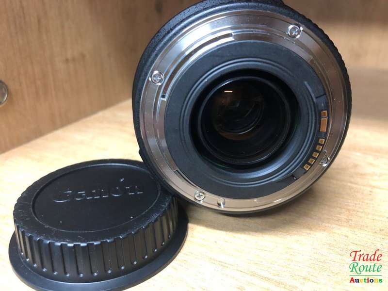 Canon EF 70-300mm IS USM ZOOM LENS - Can be used with Full Frame Cameras