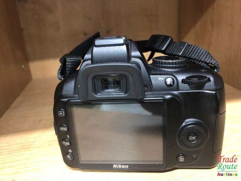 NIKON D3000 DSLR CAMERA CAMERA KIT WITH NIKKOR 18-55 ii LENS