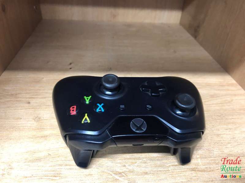 Microsoft Wireless Controller: BLACK for Xbox  - BOX