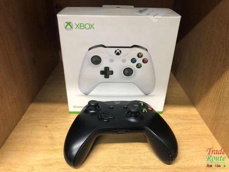 Microsoft Wireless Controller: BLACK for Xbox  - BOX